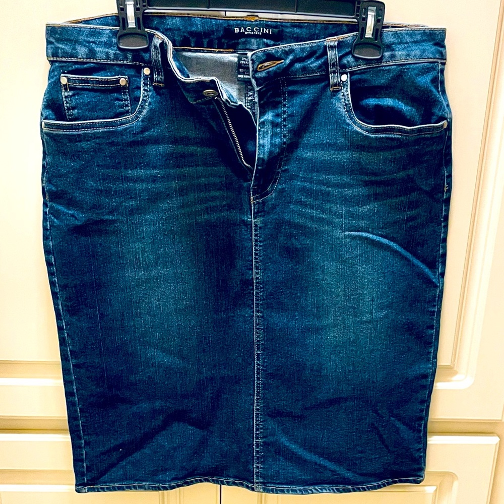 ‼️Clear Out‼️ Denim, Pencil Skirt, front and back pockets, belt loops.